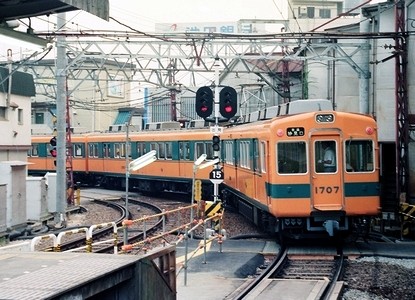 地平時代の能勢電鉄　川西能勢口駅_e0030537_134190.jpg