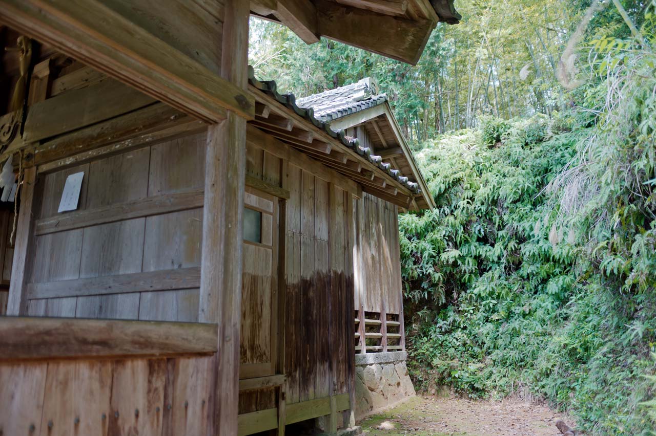 油比神社　（十六天神社）　福岡県糸島市油比_b0023047_05045388.jpg