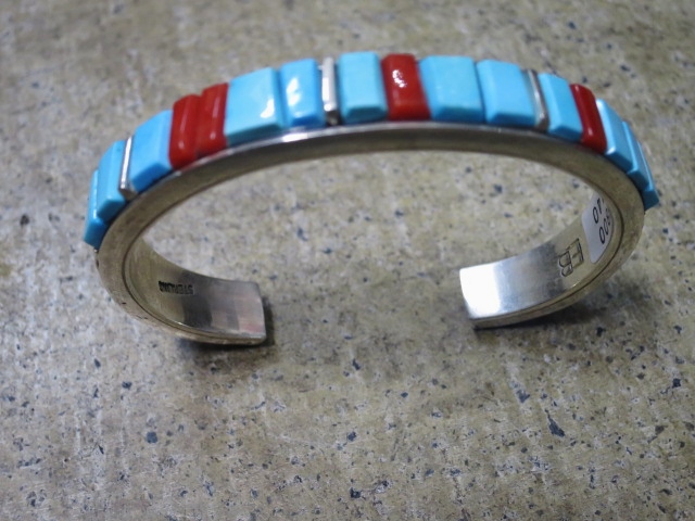 大人の夏のSILVER BANGLE 。。。「Tsunai Haiya」 & 「Edward Becenti」_d0152280_374062.jpg