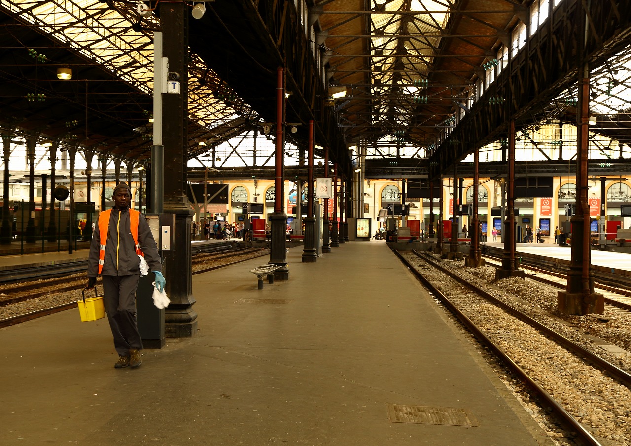 フランス国鉄にやられました。写真はサン・ラザール駅です（パリ、その３）_b0291402_7341567.jpg