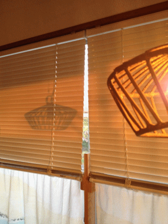 照明の灯りと影_a0251920_061625.gif