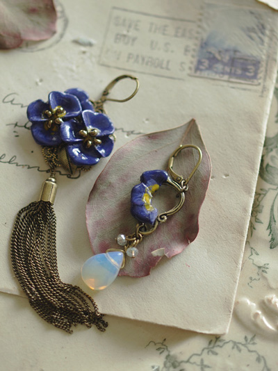 アシンメトリーパンジーピアス(イヤリング)_c0224659_1450290.jpg