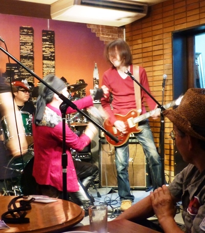 6月7日、Colorful Rainy Season Live@ZOEのライブレポpart1。_e0188087_23325284.jpg