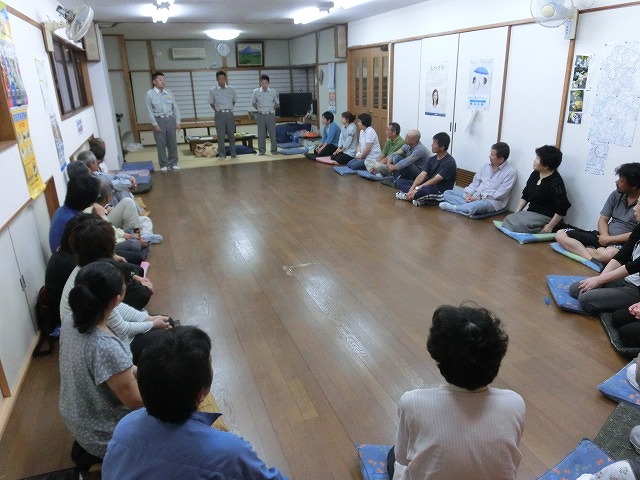駿河台3丁目で応急救護訓練 「胸骨圧迫」、「AED」使えますか?_f0141310_737475.jpg