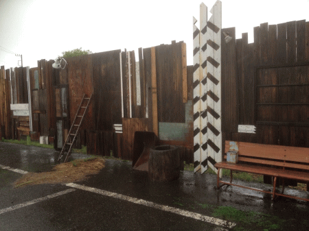 夕立と外壁_a0251920_21345463.gif
