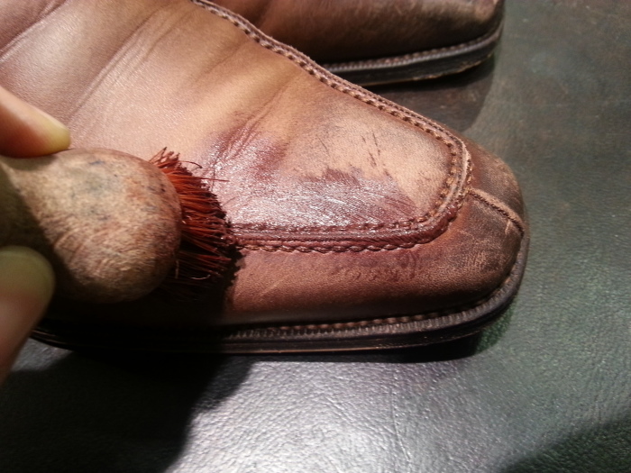 革靴、水洗い後の基本のケア～M.モゥブレイ・クリームで仕上げます～ : シューケア靴磨き工房 ルクアイーレ イセタンメンズスタイル <紳士靴・婦人靴 のケア＆修理>
