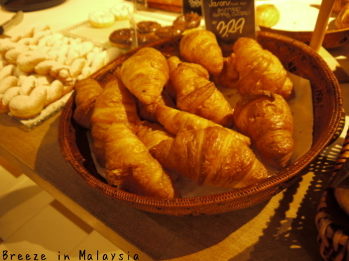 f0339434_22364923.jpg