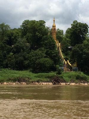 Laos スローボートの旅_f0331651_23563655.jpg