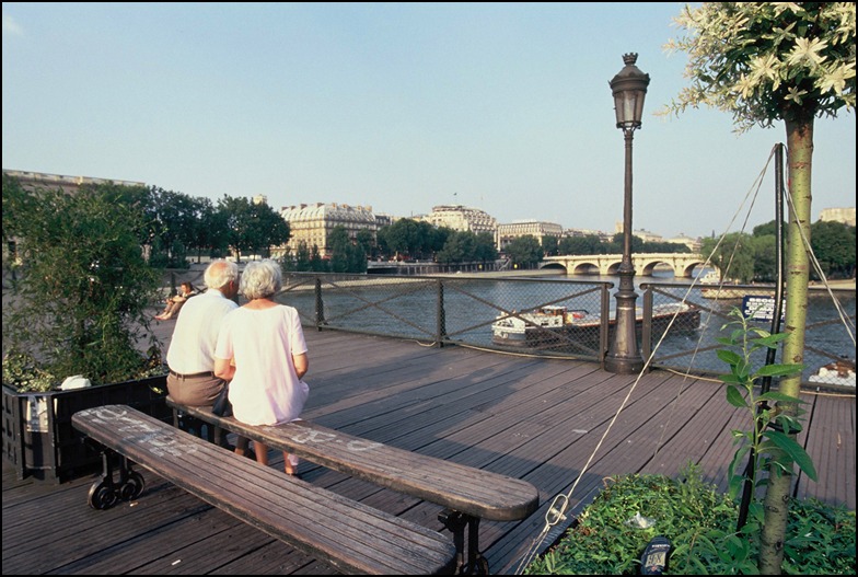 巴里のPont des Arts ポン・デ・ザール（芸術橋）の今と昔_a0031363_4312485.jpg