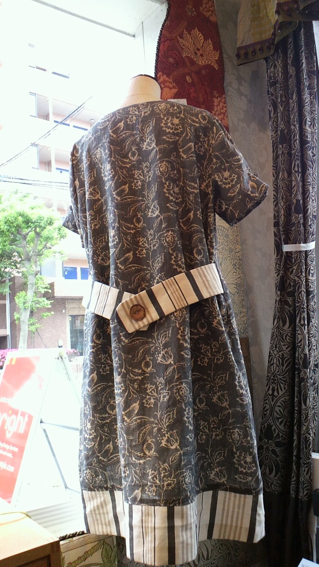 カーテン生地で作る洋服_c0157866_22113434.jpg