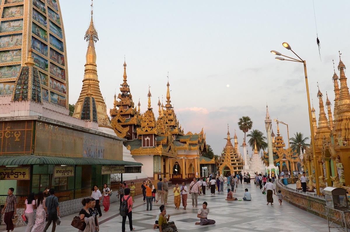 33. ヤンゴン　シュエダゴン・パゴダ-2　Shwedagon Pagoda in Yangon-2_f0268294_22302994.jpg