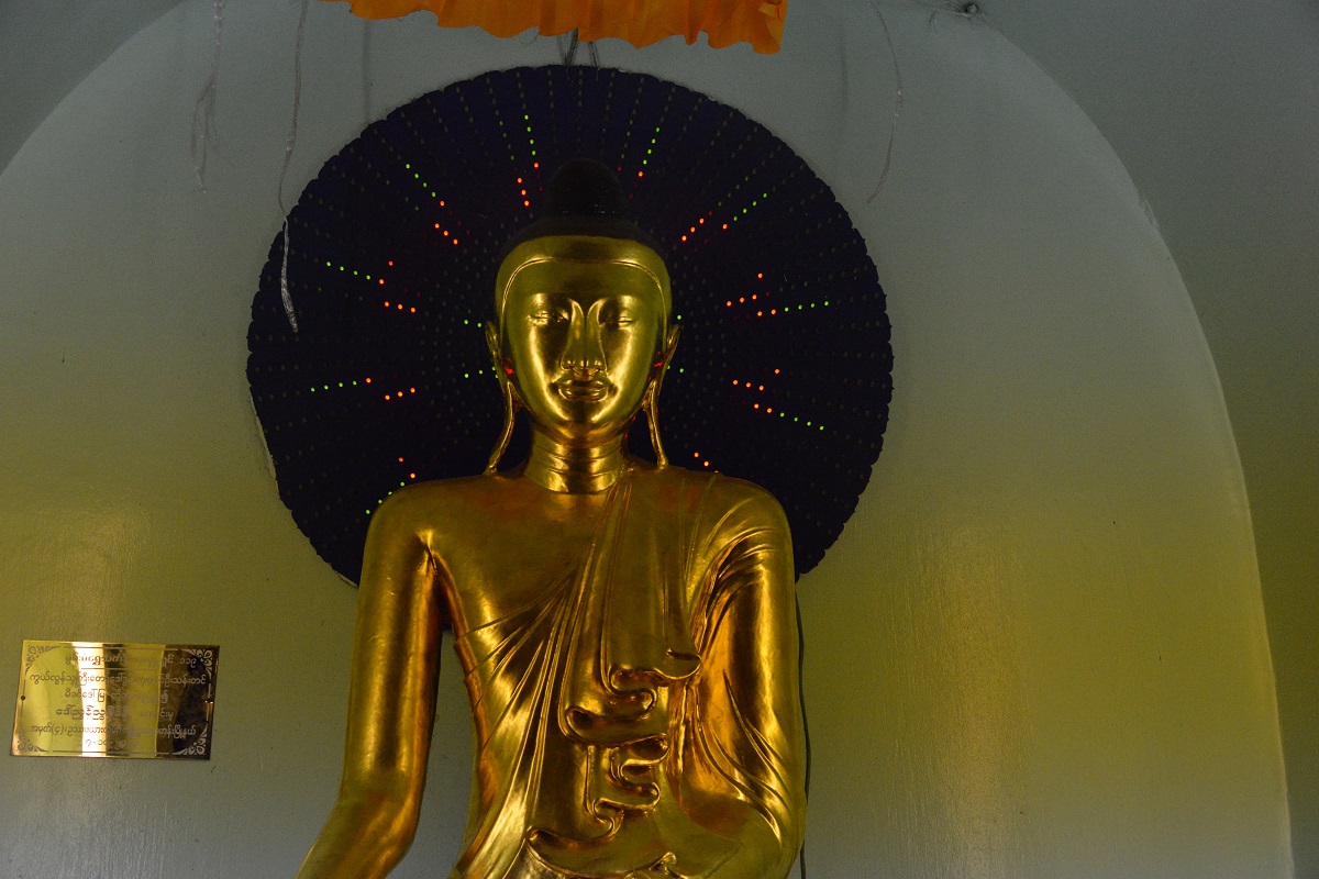 33. ヤンゴン　シュエダゴン・パゴダ-2　Shwedagon Pagoda in Yangon-2_f0268294_22325963.jpg