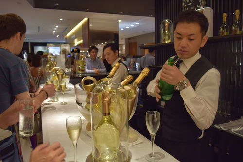 時計の名店、Ishida表参道でリヤドロ新作ロリートお披露目パーティ_f0039351_1593927.jpg