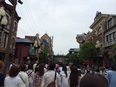 おばさん3人 ディズニーシーに ひとり言