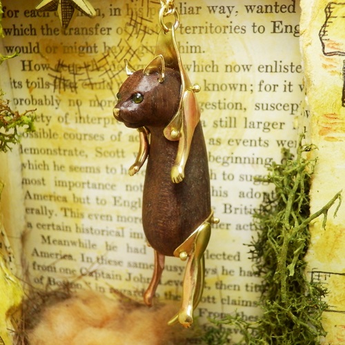 木 真鍮の猫のネックレス 馴鹿新聞 じゅんろくしんぶん 京都の端っこでアクセサリーの手作り 木 真鍮の猫のネックレス 馴鹿新聞 じゅんろくしんぶん 京都の端っこでアクセサリーの手作り