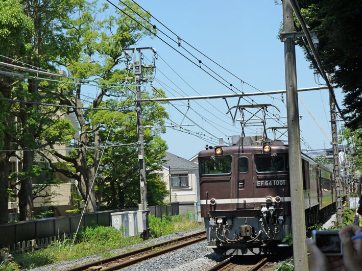 北鎌倉駅と権兵衛踏み切り間で旧型客車キャッチ・6・15_c0014967_22331127.jpg