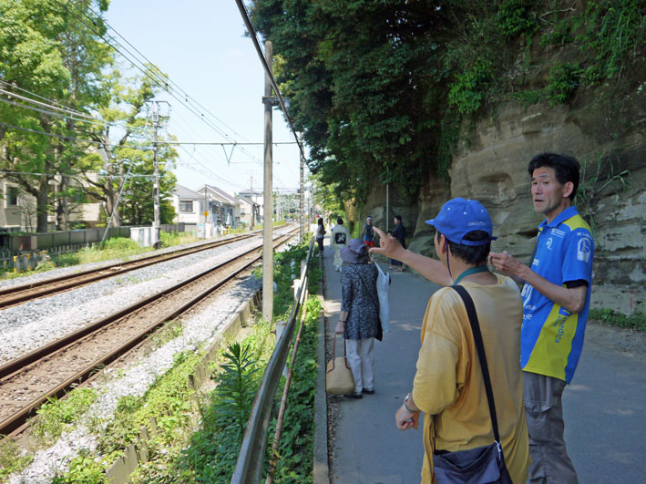 北鎌倉駅と権兵衛踏み切り間で旧型客車キャッチ・6・15_c0014967_22335049.jpg