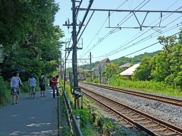 北鎌倉駅と権兵衛踏み切り間で旧型客車キャッチ・6・15_c0014967_22361729.jpg