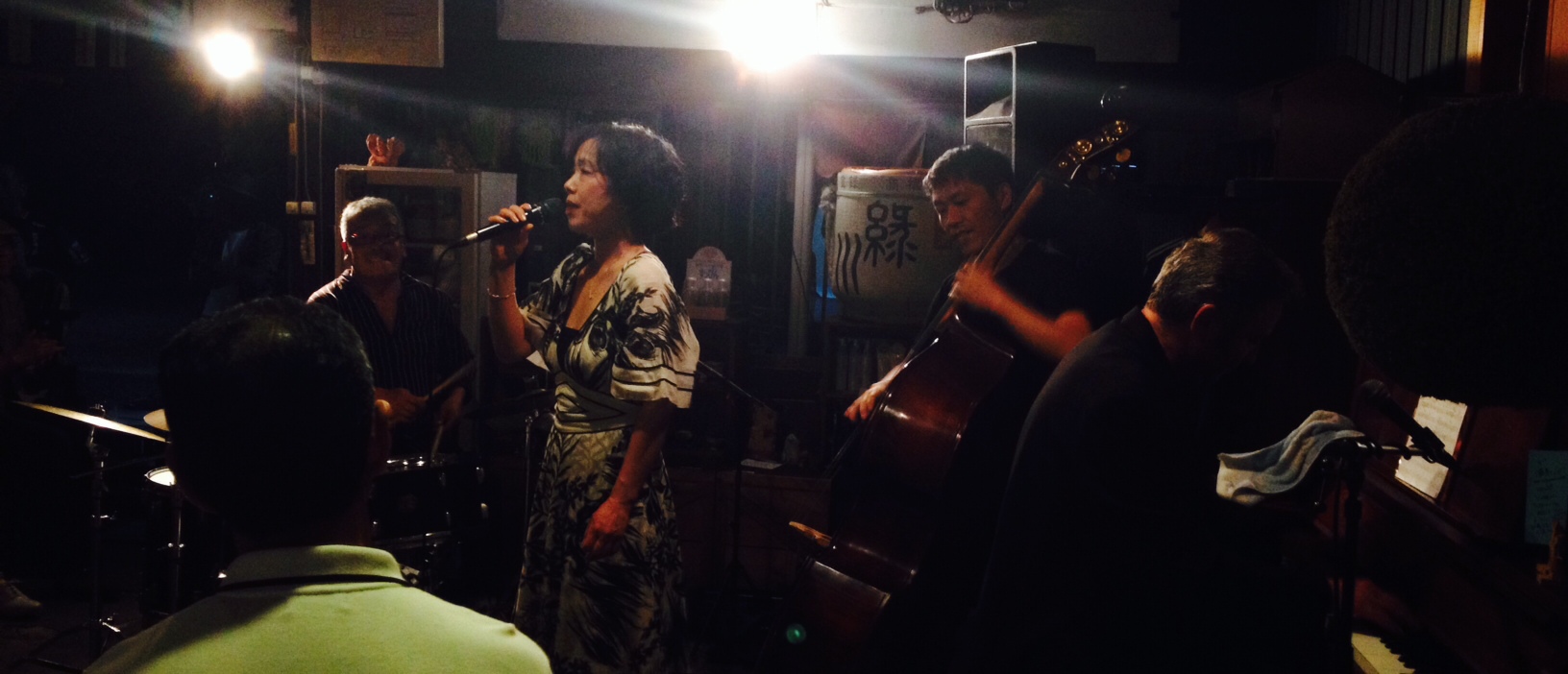 酒屋deジャズ… _f0048422_13302048.jpg