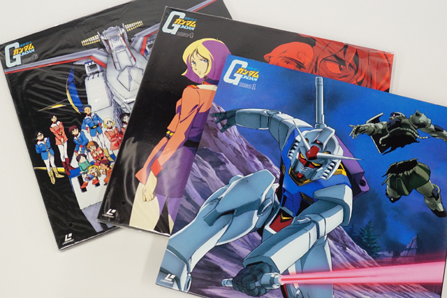 覚えているかい~♪少年の日の事を~♪（ガンダムのレーザー