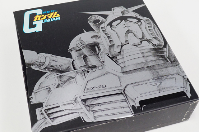 覚えているかい~♪少年の日の事を~♪（ガンダムのレーザーディスクが来