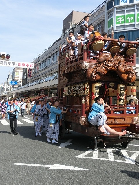 昼と夜 2回の山車の引き回しは結構きつい 吉原のてんのさん その2_f0141310_7195565.jpg