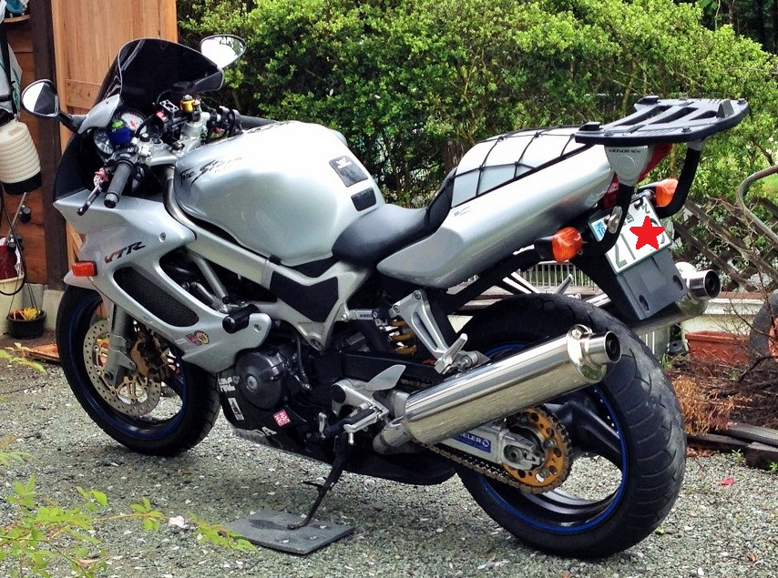 Vtr1000f 箱付けたよ ゞ Bikeで行ってきま す E E E Oﾟｰﾟ Oﾌﾞｰﾝ