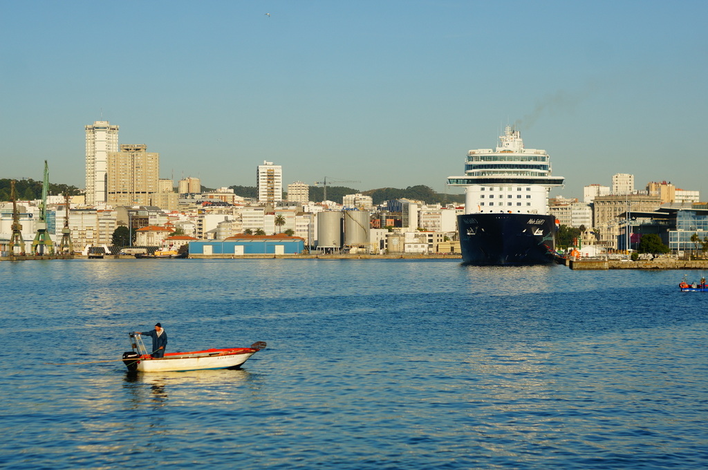 スペインの港町コルナ。_c0180686_23305806.jpg