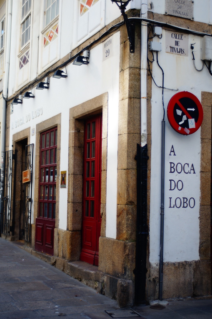 スペインの港町コルナ。_c0180686_23343906.jpg