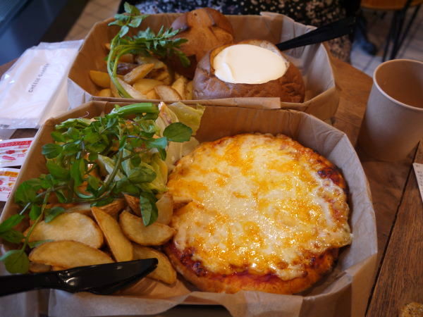 ソラマチチーズガーデンでチーズパンデュ とろーりチーズのせピザ あんこがゆく