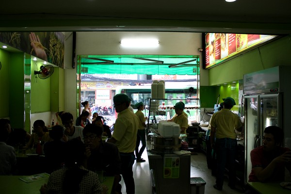 サイゴン ： おこわとチェーの店「Xôi Chè Bùi Thị Xuân　ソイ・チェー・ブイ・ティー・スアン」_e0152073_8263137.jpg