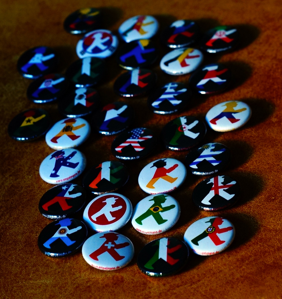 AMPELMANNワールドカップ缶バッチ!_c0180686_18575478.jpg