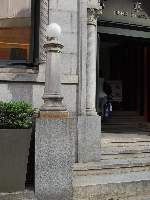 東京銀座のヨネイビルディング(昭和モダン建築探訪)_f0142606_1826346.jpg