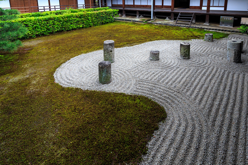 サツキ咲く東福寺・八相の庭_f0155048_2252344.jpg