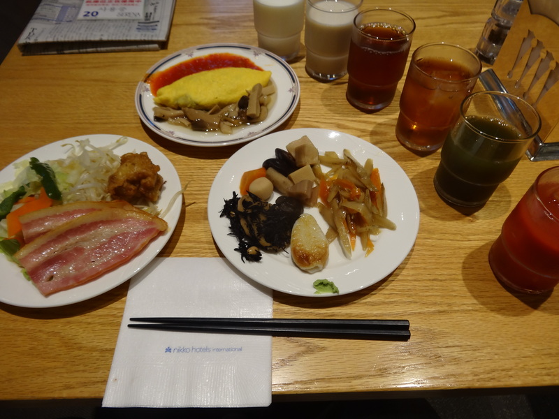 成田空港そばのホテルのいつも同じものしか食べないブッフェの朝ご飯です。_c0225997_14191644.jpg