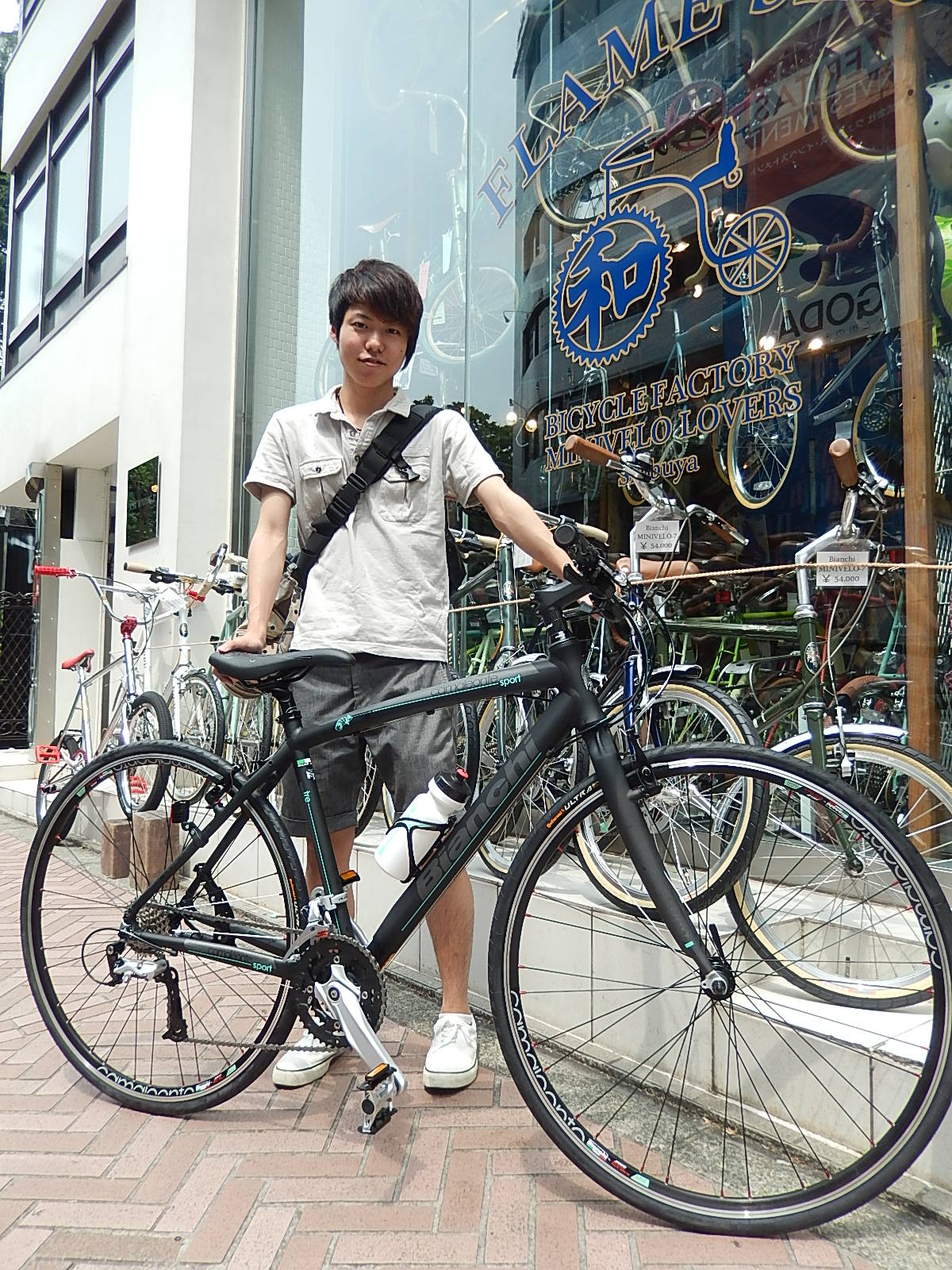 6月21日 渋谷 原宿 の自転車屋 FLAME bike前です_e0188759_13561720.jpg