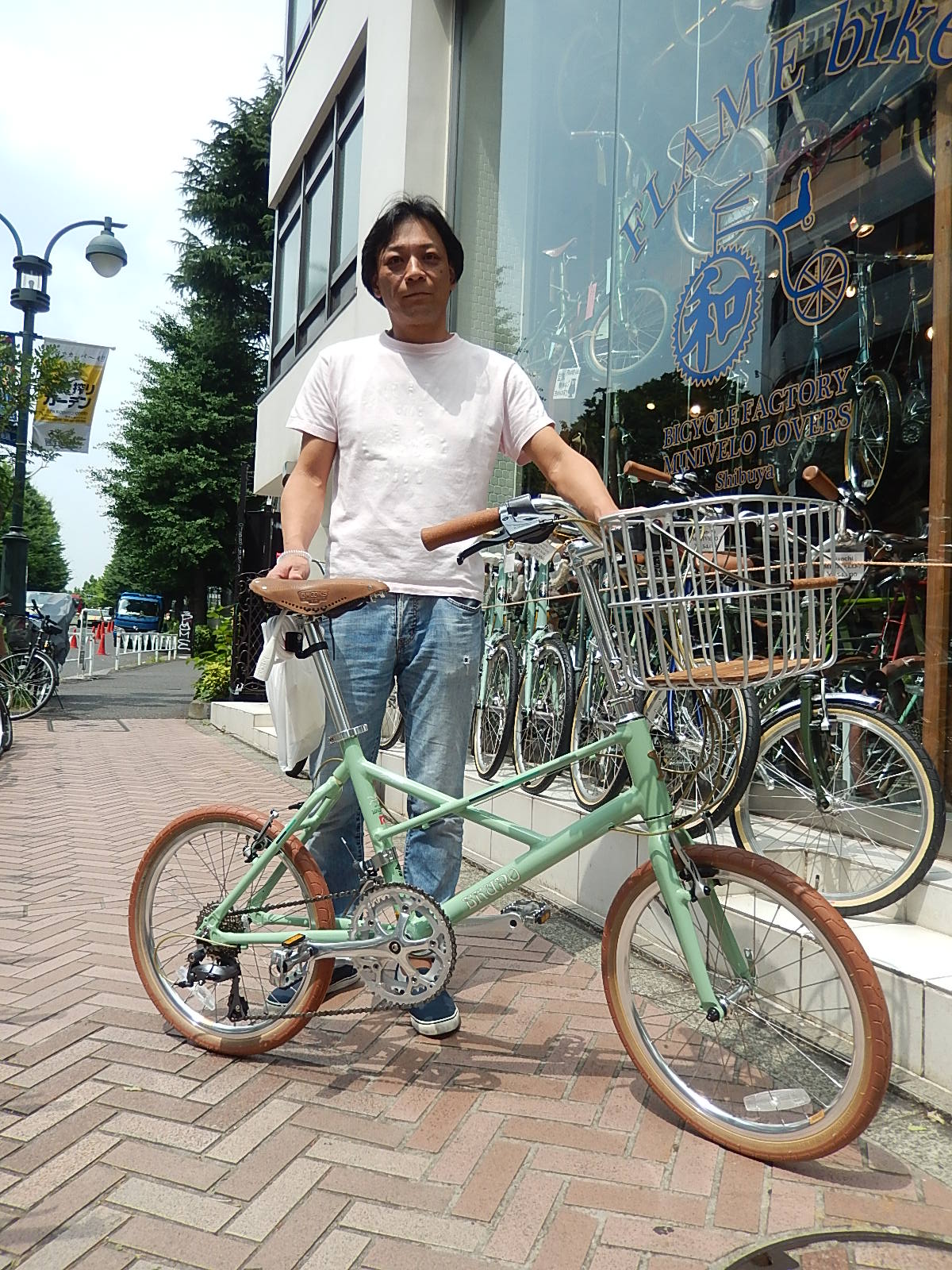 6月21日 渋谷 原宿 の自転車屋 FLAME bike前です_e0188759_13582456.jpg
