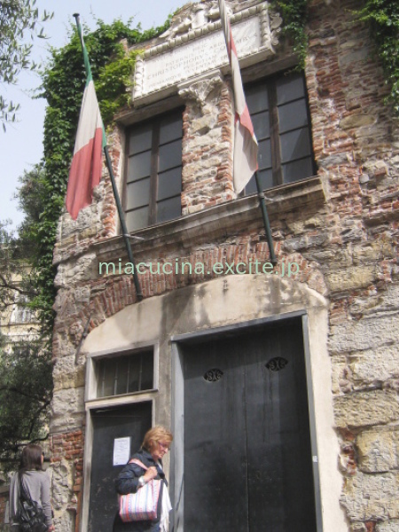 イタリア食旅行記④ レッコのフォカッチャ_b0107003_14164488.jpg