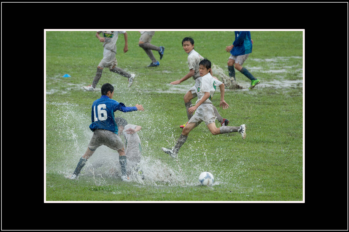 雨の中のサッカー試合 健さんの写真日記 雨の中のサッカー試合 健さんの写真日記