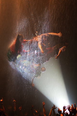 FUERZA BRUTA-フエルサブータ！！！_d0063314_23581053.jpg