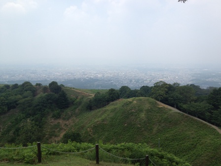 奈良公園を歩く（２）　若草山は奥深い三重の山_b0330040_22142942.jpg