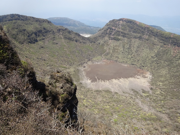 霧島「韓国岳」：南九州に聳える火山帯を行く_c0066176_8335979.jpg