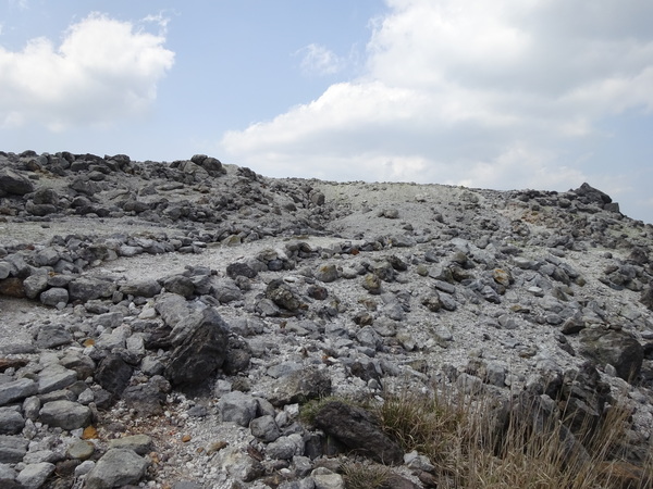 霧島「韓国岳」：南九州に聳える火山帯を行く_c0066176_8352597.jpg