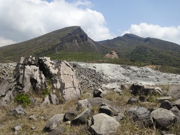 霧島「韓国岳」：南九州に聳える火山帯を行く_c0066176_836561.jpg