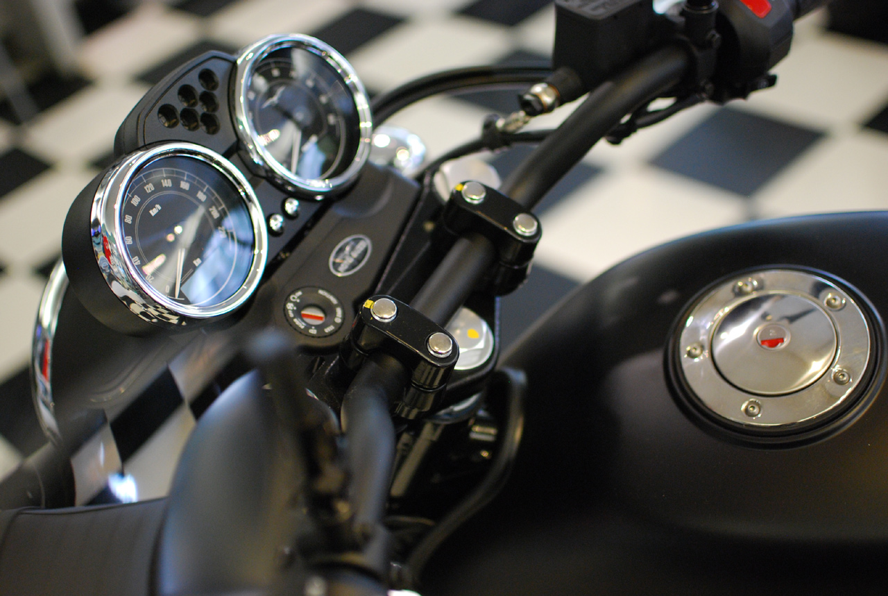 MOTO GUZZI V7 STONE モトグッツィV7ストーン 2014年モデル入荷