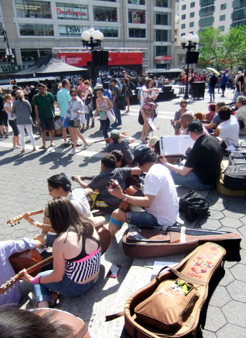 Make Music New York:ギタリストがユニオン・スクエアに大集合_b0007805_9163449.jpg