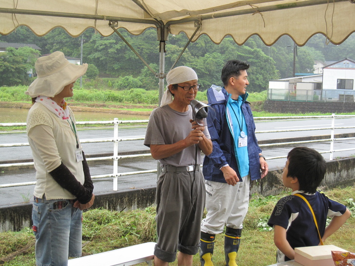 野菜パワー②田植え体験_d0122515_11131553.jpg