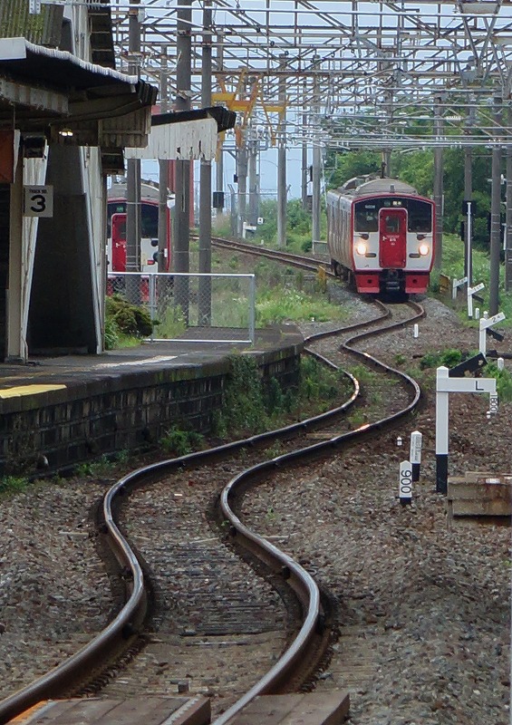 雨の鉄路を狙って(140622RX10)_c0132230_9422882.jpg