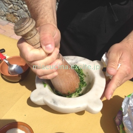イタリア食旅行記⑤ 本場のバジリコ農家へ_b0107003_12284560.jpg