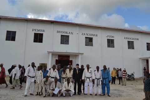 The completion ceremony of Pemba Budokan -3-　～ペンバ武道館落成式_a0088841_1038689.jpg